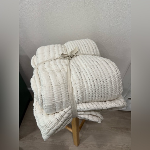 NWT Queen Organic Cotton Channel Stitch Coverlet in Undyed - Picture 5 of 7